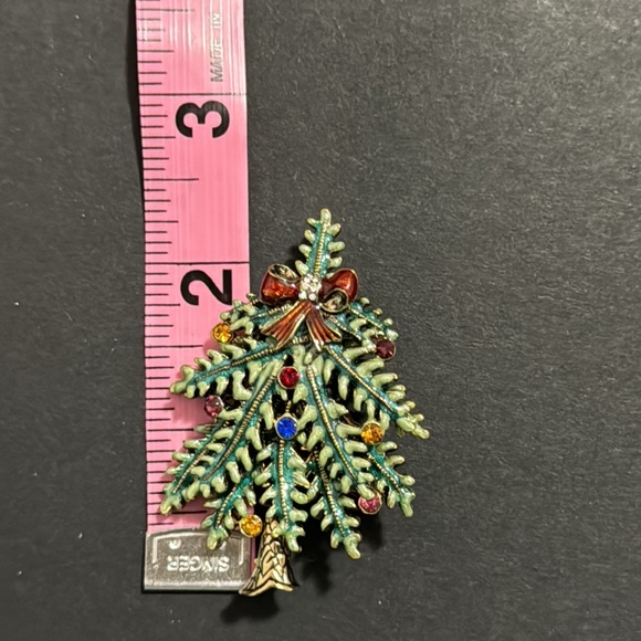 Vintage Avon 2004 First Annual Christmas Tree Brooch Pin Enamel Rhinestones Used - Picture 9 of 13